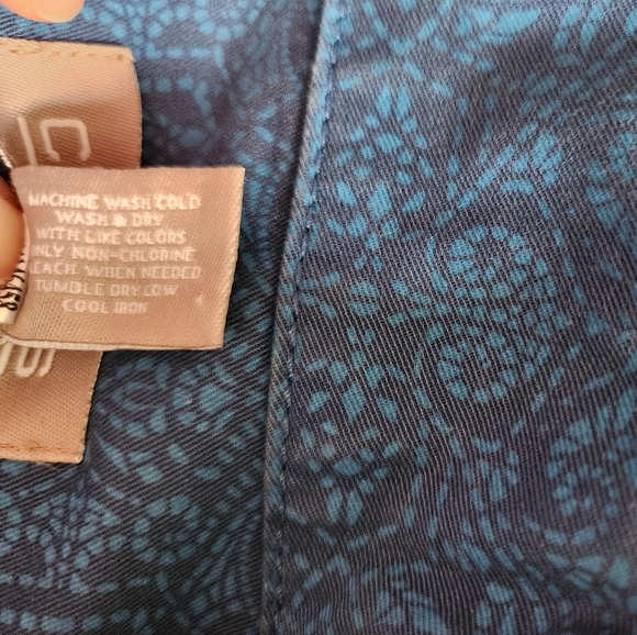 CHICO'S size1cotton/spandex blend jacket. Beautiful design in shades of … - Picture 4 of 4